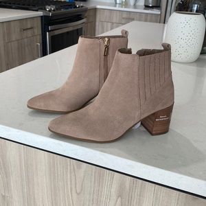 NEW BLONDO women's laureece waterproof booties in taupe suede. Size 6.5